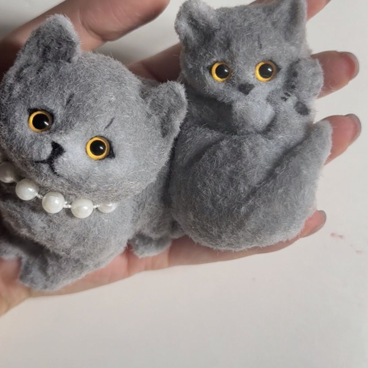 A000002: Cute simulation pinch kitten toy